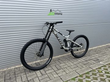 Scott Gambler SRAM GX DH 2026 Mountainbike usato, Grigio chiaro — immagine 2 di 15