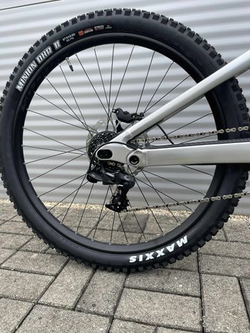Scott Gambler SRAM GX DH 2026 Mountainbike usato, Grigio chiaro — immagine 5 di 15