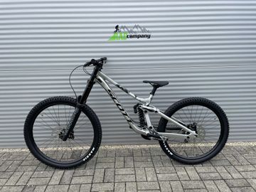 Scott Gambler SRAM GX DH 2026 Mountainbike usato, Grigio chiaro — immagine 3 di 15