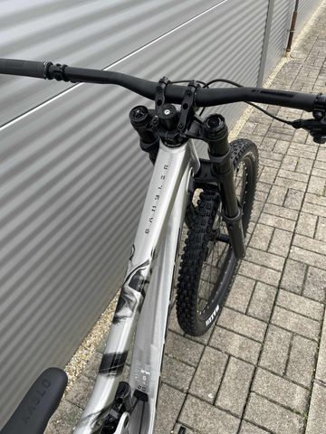Scott Gambler SRAM GX DH 2026 Mountainbike usato, Grigio chiaro — immagine 4 di 15