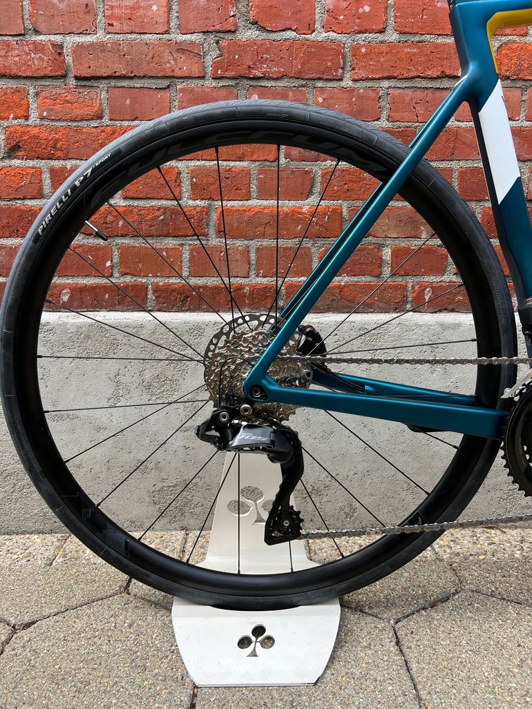 Used Colnago NEW! Colnago V3 Carbon / Shimano 105 Di2 12x2/Size 54s/Fulcrum Racing 600 2024 Road & Gravel — image 2 of 17