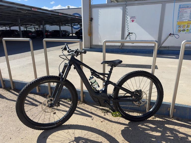 Used Specialized Turbo Levo FSR Comp 6Fattie 2017 2017 Mountainbike, Negro — image 2 of 15
