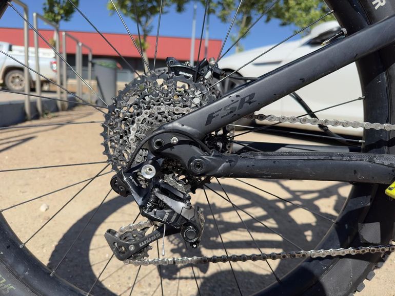 Used Specialized Turbo Levo FSR Comp 6Fattie 2017 2017 Mountainbike, Negro — image 12 of 15