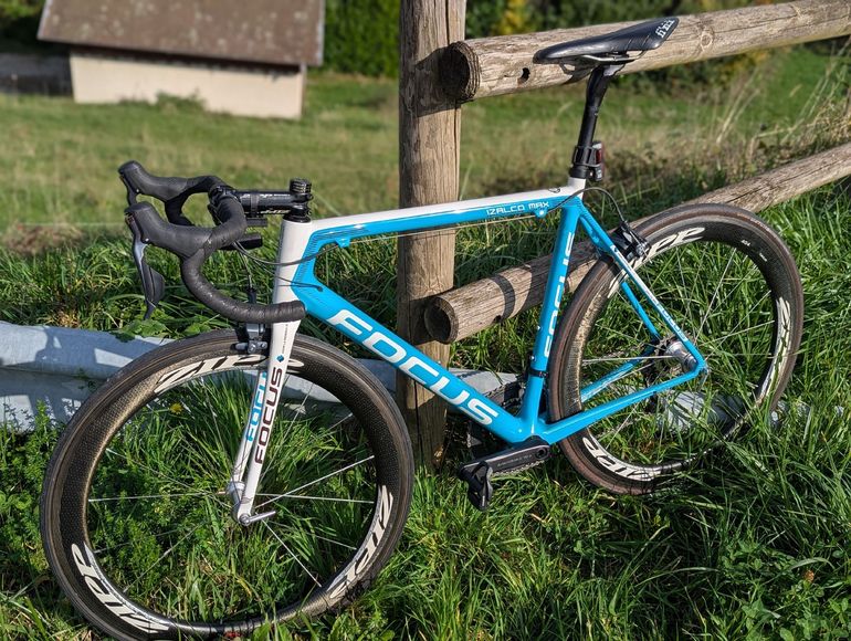 Used Focus IZALCO Max Ultegra Di2 2018 2018 Road & Gravel, Blau — image 2 of 4