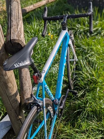 Used Focus IZALCO Max Ultegra Di2 2018 2018 Road & Gravel, Blau — image 3 of 4