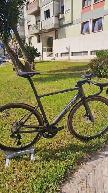 Tweedehands Scott Addict RC 20 2025 Road & Gravel — afbeelding 4 van 9