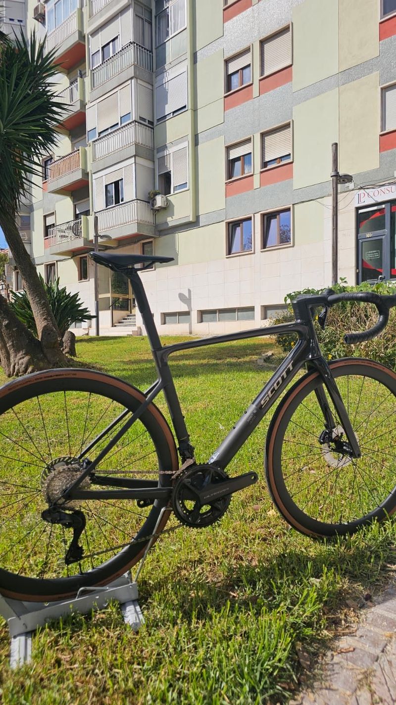 Tweedehands Scott Addict RC 20 2025 Road & Gravel — afbeelding 1 van 9