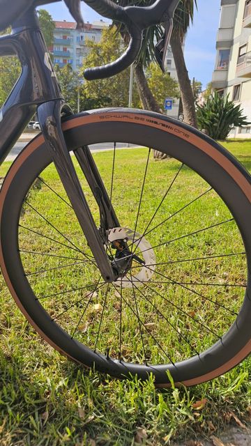 Tweedehands Scott Addict RC 20 2025 Road & Gravel — afbeelding 2 van 9