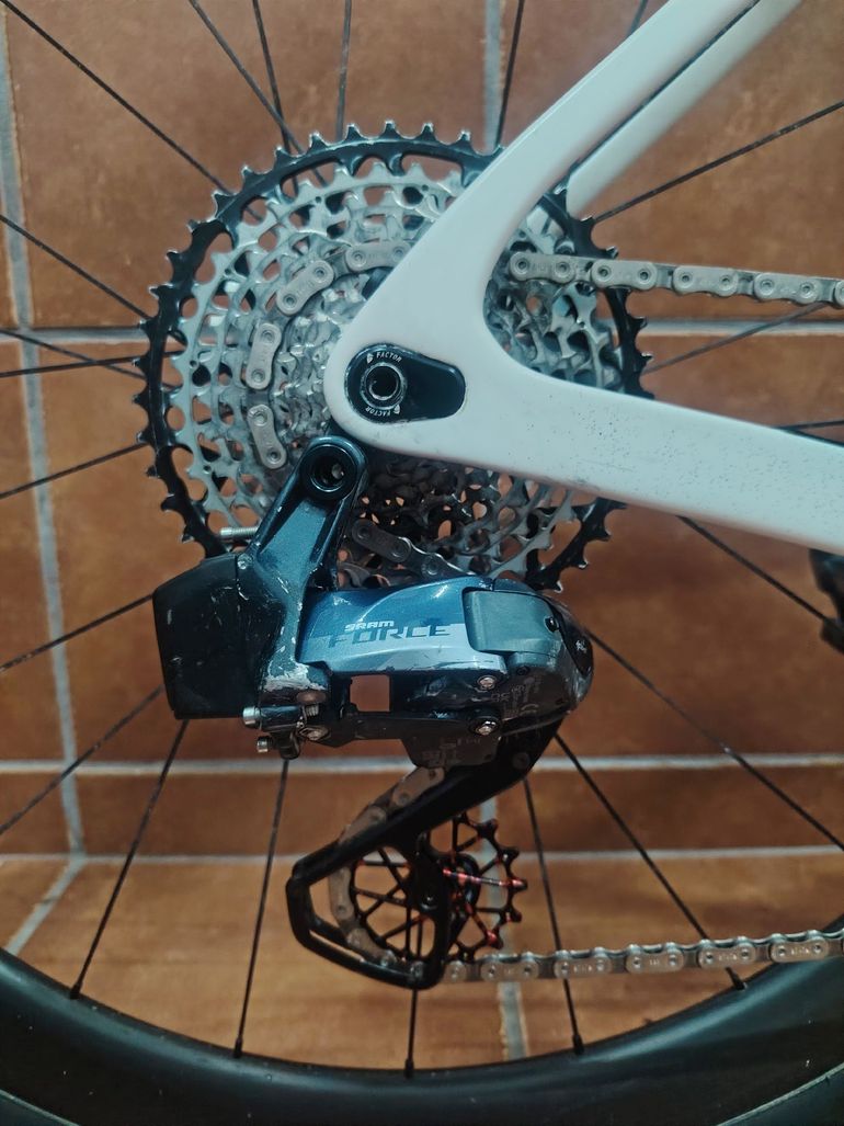 Gebrauchtes Factor Ostro SRAM Force eTap AXS 2023 Road & Gravel, Weiß — Bild 4 von 7