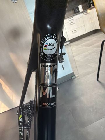 Used Giant TCR Advanced Pro 1 2017 2017 Road & Gravel, Black — image 6 of 6