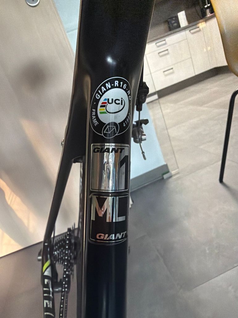 Used Giant TCR Advanced Pro 1 2017 2017 Road & Gravel, Black — image 6 of 6