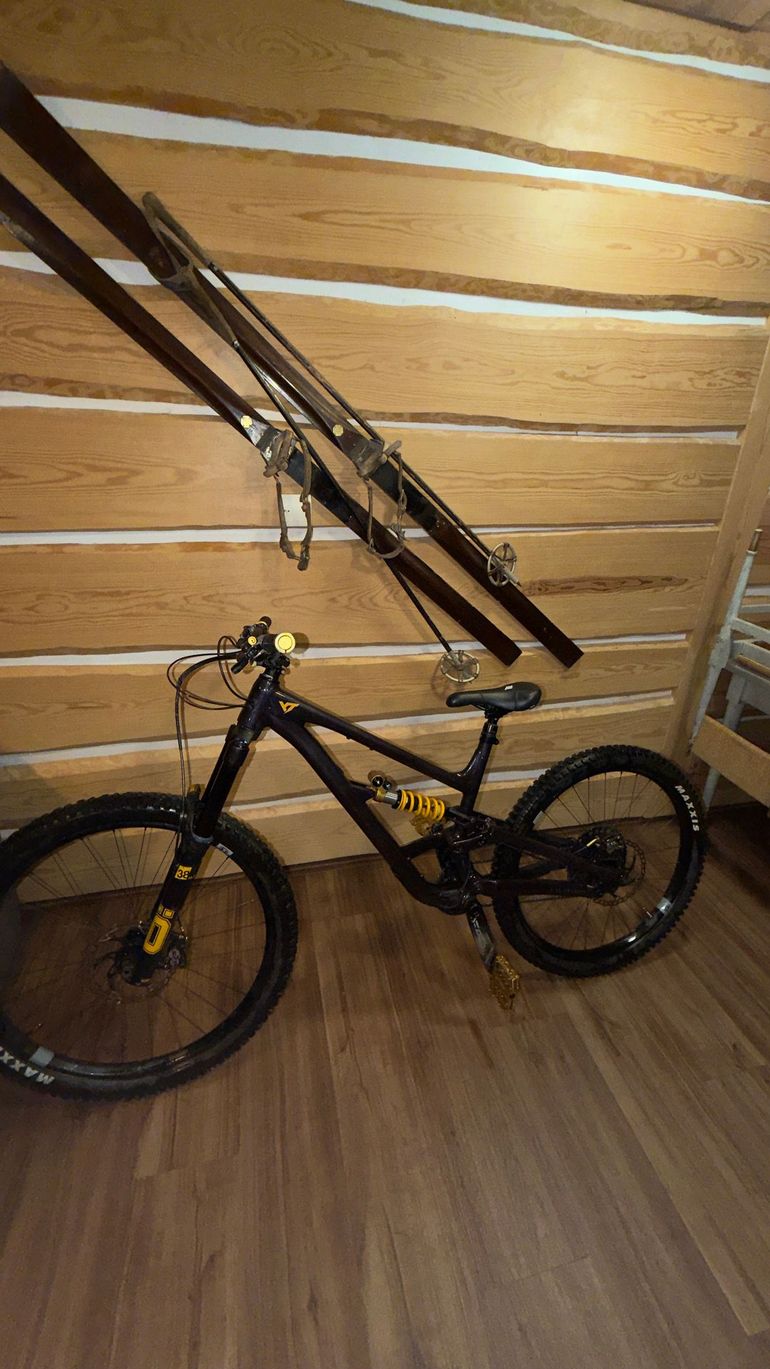 Used YT Industries Capra Uncaged 9 MX 2022 2022 Mountainbike, Purple, 29, 27.5 — image 2 of 7