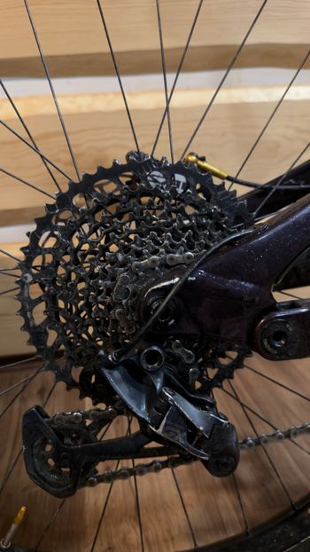 Used YT Industries Capra Uncaged 9 MX 2022 2022 Mountainbike, Purple, 29, 27.5 — image 6 of 7