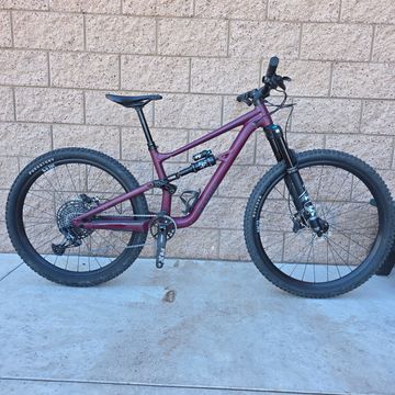 Used Specialized Status 140 2022 2022 Mountainbike, Red, 29, 27.5 — image 1 of 23