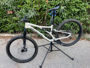 Used Specialized Stumpjumper Comp 2021 2021 Mountainbike, White, 29 — image 4 of 5