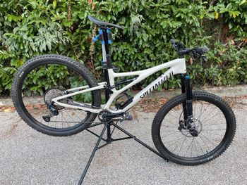 Used Specialized Stumpjumper Comp 2021 2021 Mountainbike, White, 29 — image 3 of 5