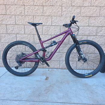 Used Specialized Status 140 2022 2022 Mountainbike, Red, 29, 27.5 — image 1 of 20