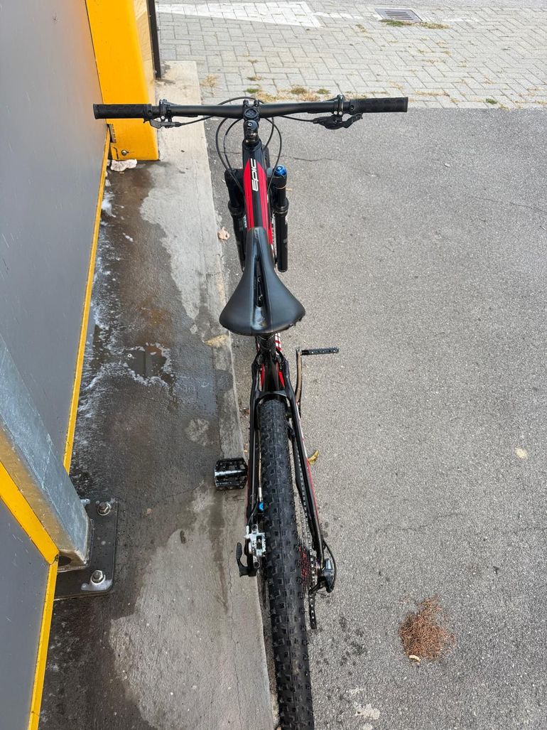 Used Specialized Epic Shimano Deore 2016 Mountainbike, Red — image 5 of 7