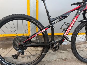 Used Specialized Epic Shimano Deore 2016 Mountainbike, Red — image 3 of 7