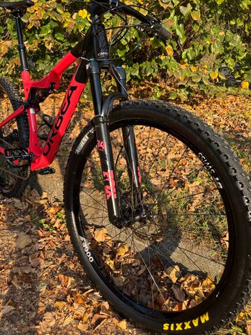 Used Orbea OIZ M20 TR 2022 2022 Mountainbike, Orange, 29 — image 8 of 10