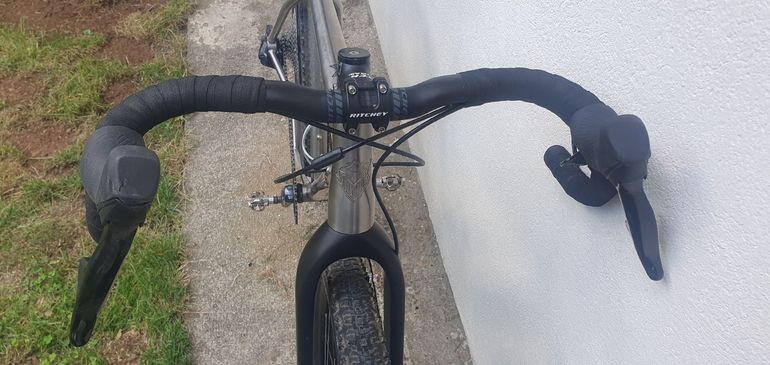 Used Sauvage Le Monstre 2024 2024 Road & Gravel, Light Gray — image 2 of 3