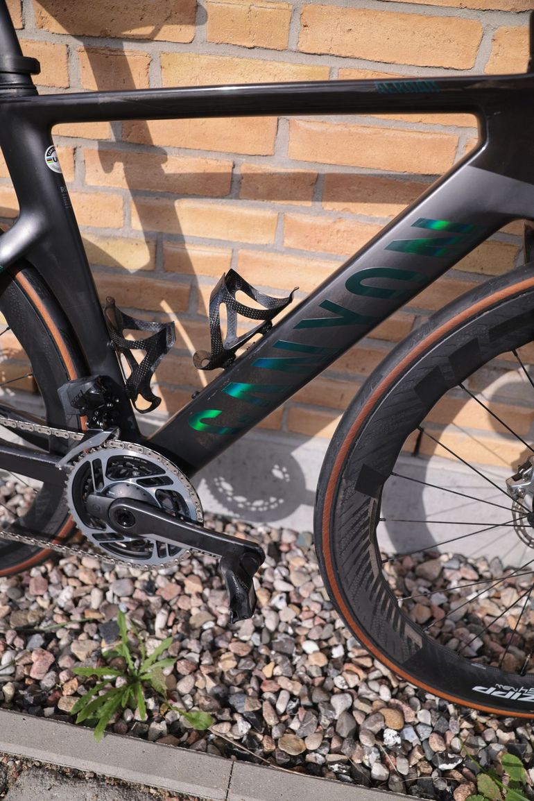 Used Canyon Aeroad CFR eTap 2023 2023 Road & Gravel, Black — image 3 of 9