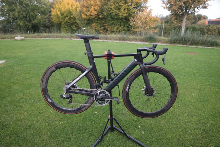 Used Canyon Aeroad CFR eTap 2023 2023 Road & Gravel, Black — image 8 of 9