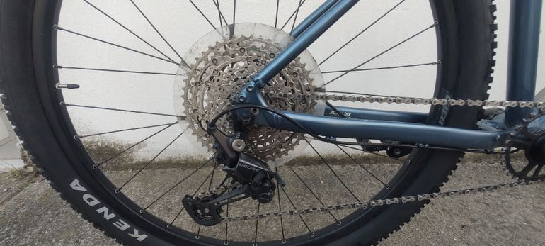 Used Giant Talon Shimano Deore 2023 Mountainbike, Blue — image 10 of 11