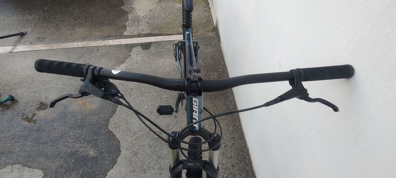 Used Giant Talon Shimano Deore 2023 Mountainbike, Blue — image 7 of 11