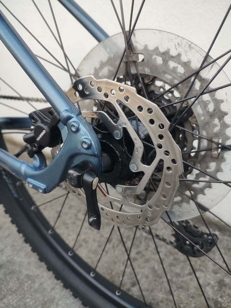 Used Giant Talon Shimano Deore 2023 Mountainbike, Blue — image 3 of 11