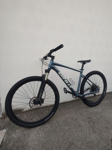 Used Giant Talon Shimano Deore 2023 Mountainbike, Blue — image 1 of 11