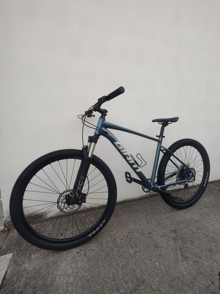 Used Giant Talon Shimano Deore 2023 Mountainbike, Blue — image 1 of 11