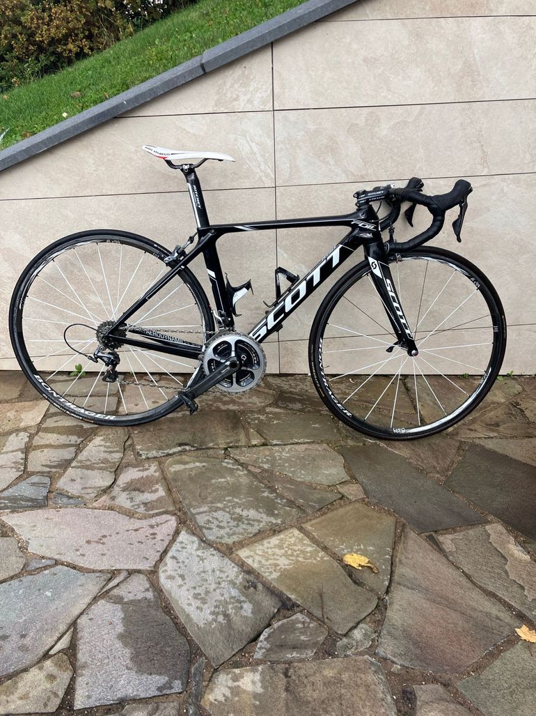 Used Scott Addict Shimano Dura Ace 2015 Road & Gravel, Negro — image 1 of 4