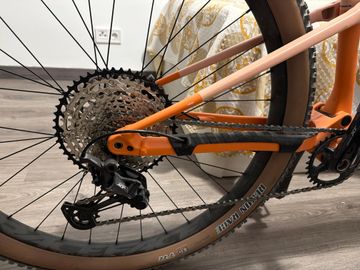 Used Orbea OIZ H10 2023 2023 Mountainbike, Orange, 29 — image 2 of 4