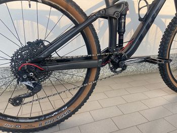 Used Trek Remedy 7 2017 2017 Mountainbike, Black, 27.5 — image 5 of 14