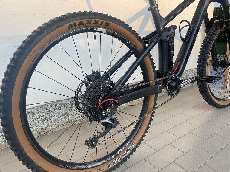 Used Trek Remedy 7 2017 2017 Mountainbike, Black, 27.5 — image 10 of 14