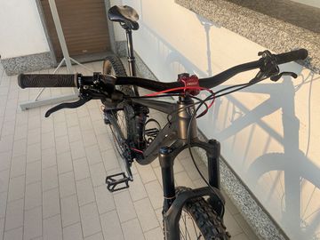 Used Trek Remedy 7 2017 2017 Mountainbike, Black, 27.5 — image 3 of 14