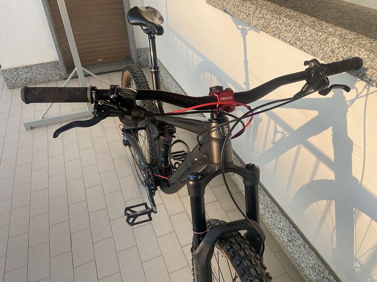 Used Trek Remedy 7 2017 2017 Mountainbike, Black, 27.5 — image 3 of 14