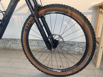 Used Trek Remedy 7 2017 2017 Mountainbike, Black, 27.5 — image 11 of 14