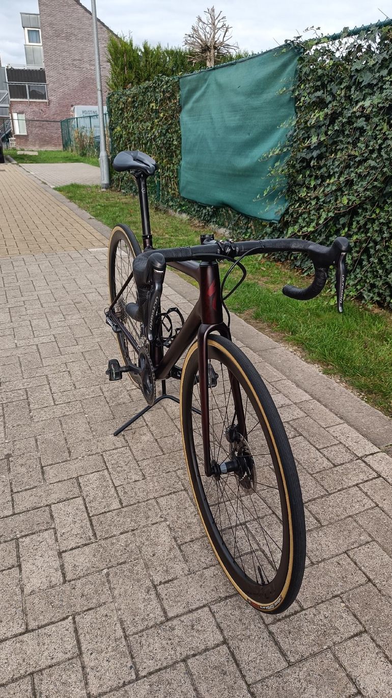 Used Specialized Aethos Expert 2021 Road & Gravel, Red — image 8 of 9