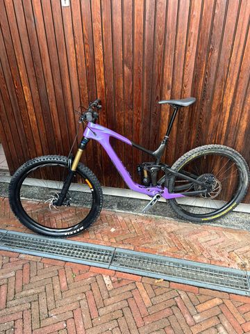 Used Giant Reign Advanced 1 2024 2024 Mountainbike, Black, 29 — image 1 of 5