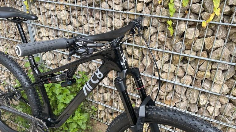 Used Arc8 Essential 2 2024 Mountainbike, Black — image 5 of 18