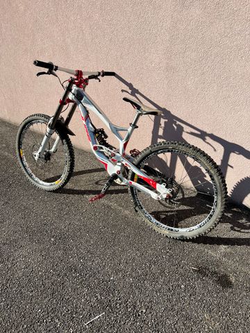 Używany YT Industries Yt Tues 2.0 World Cup Limited édition 2012 Mountainbike — zdjęcie 2 z 5
