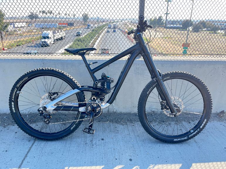 Used Scott Gambler 720 2017 2017 Mountainbike, Black, 27.5 — image 1 of 17