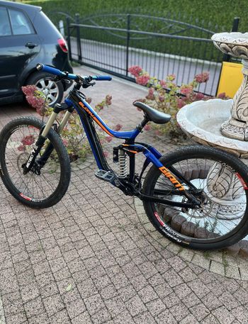 Used Giant Glory Shimano ZEE 2017 Mountainbike, Blue — image 2 of 6