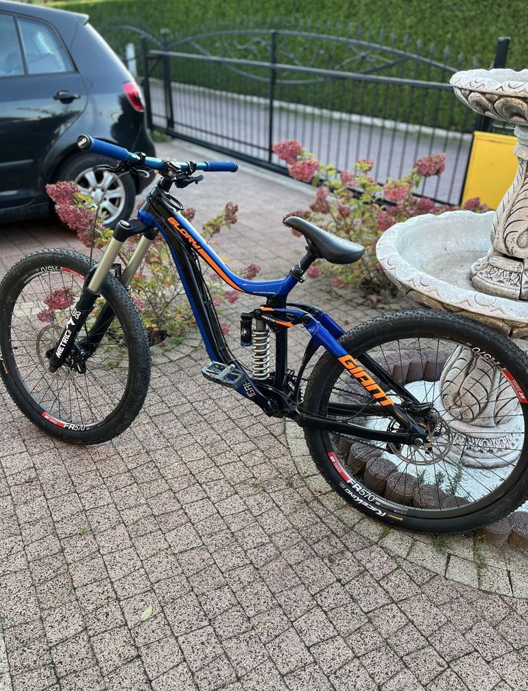 Used Giant Glory Shimano ZEE 2017 Mountainbike, Blue — image 2 of 6