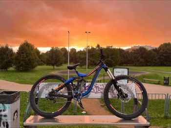 Used Giant Glory Shimano ZEE 2017 Mountainbike, Blue — image 1 of 6