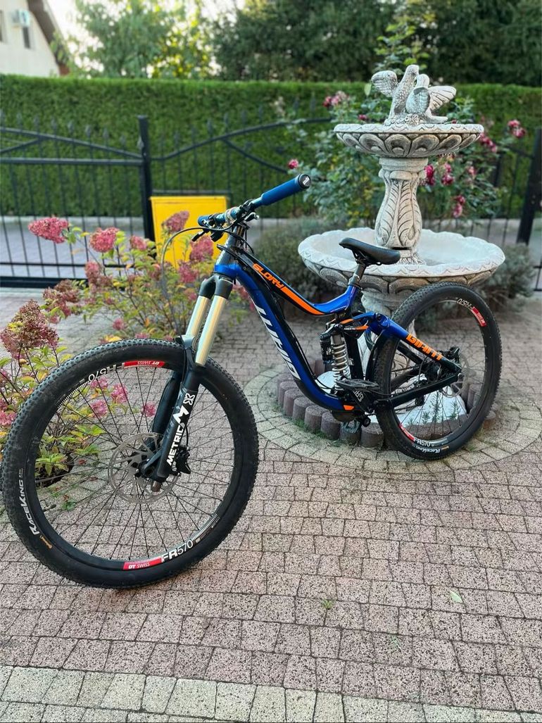 Used Giant Glory Shimano ZEE 2017 Mountainbike, Blue — image 5 of 6