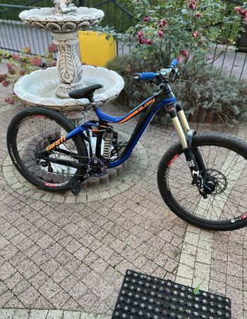 Used Giant Glory Shimano ZEE 2017 Mountainbike, Blue — image 6 of 6