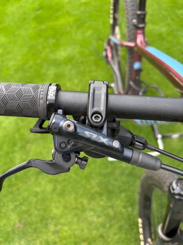 Used Kona Kahuna Shimano SLX 2023 Mountainbike, Red — image 5 of 6